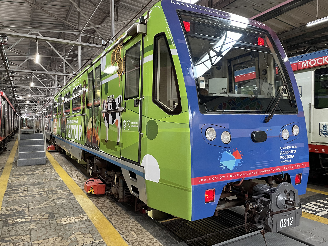 Почти 350 тысяч пассажиров московского метро перевез за месяц брендированный поезд «Дальневосточный экспресс»